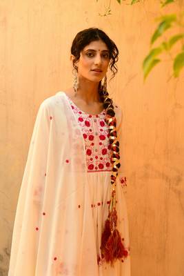 Embroidered round neck kurta with dupatta 3