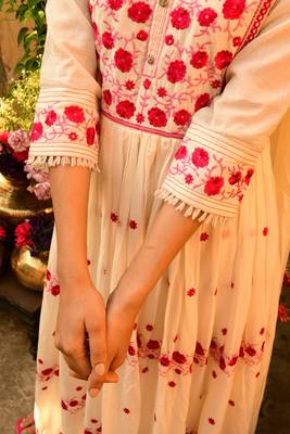 Embroidered round neck kurta with dupatta 4