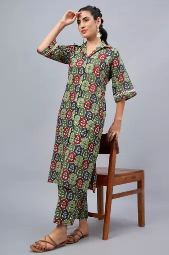 Winered woman green oversized floral print sleeve lace co-ord set
