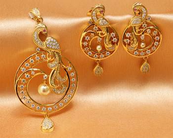 Beautiful  High Gold Peacock Pendant Set 1