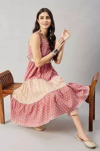 Winered woman pink and white tiered kurta set