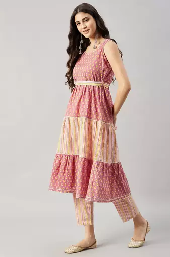 Winered woman pink and white tiered kurta set