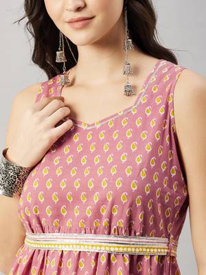 Winered woman pink and white tiered kurta set 5