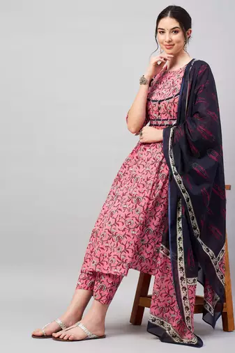 Winered woman pink floral flared kurta dupatta set