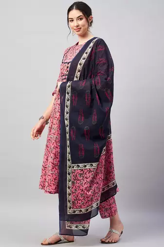 Winered woman pink floral flared kurta dupatta set