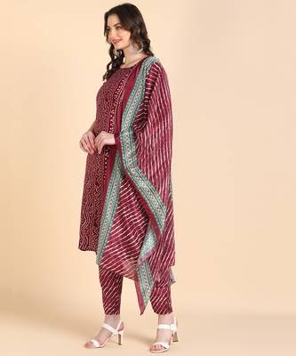 Women's Maroon Printed Cotton Kurti With Pant and Dupatta Set 3