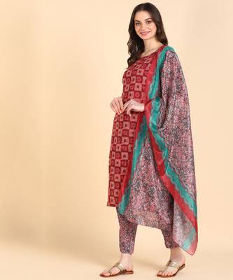 Women's Red Printed Cotton Kurti With Pant and Dupatta Set 3