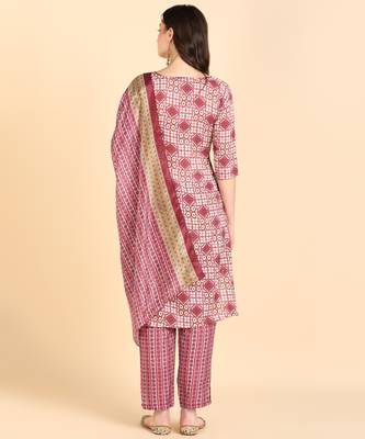 Women's Peach Printed Cotton Kurti With Pant and Dupatta Set 2