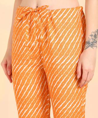 Women's Yellow Printed Cotton Kurti With Pant Set 4