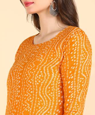 Women's Yellow Printed Cotton Kurti With Pant Set 5