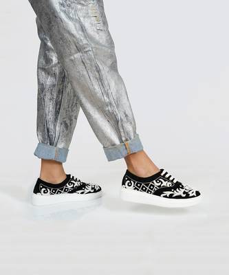 Embroidery Black Rouge Sneakers  1