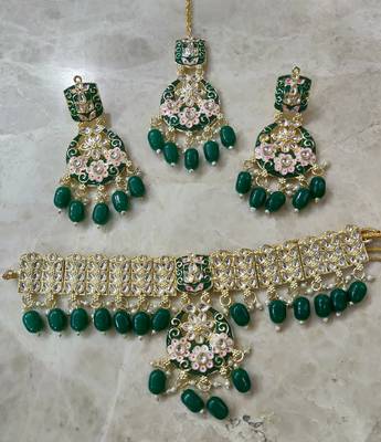 Bridal choker set with maangtika 2