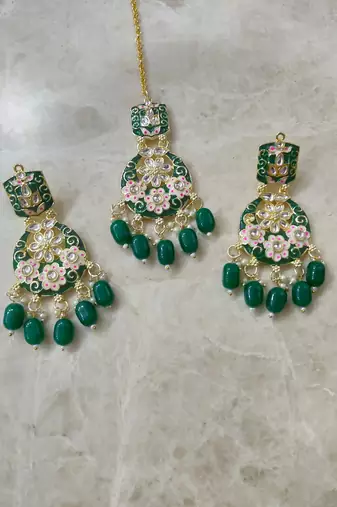 Bridal choker set with maangtika