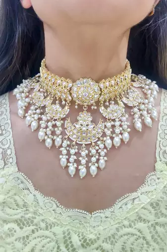 Bridal choker set with maangtika