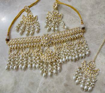 Bridal choker set with maangtika 3