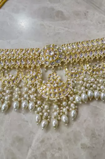 Bridal choker set with maangtika