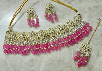 Pink Choker set with maangtika 2
