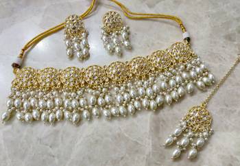 White Choker set with maangtika 2