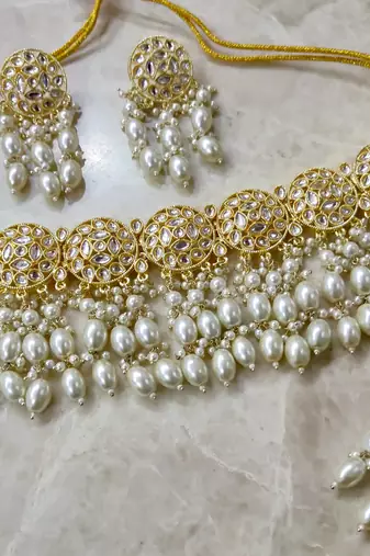 White Choker set with maangtika