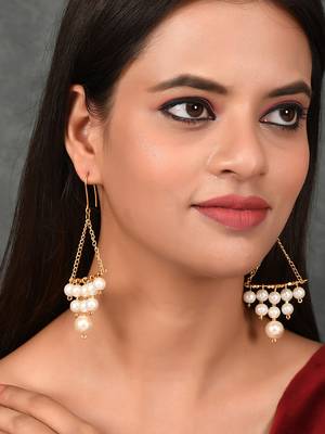 Gold plated contemporary pearl earrings for women 2