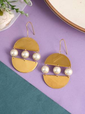 Gold-plated pearls contemporary drop earrings 1