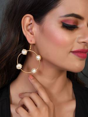 Gold toned circular western drop earrings 2