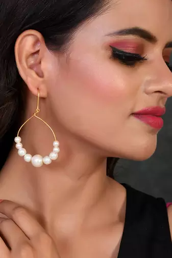 Gold tone pearl drop dangle western earrings