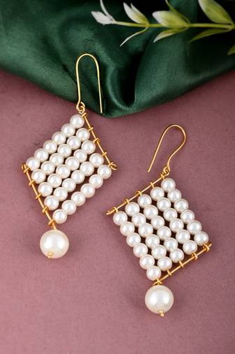 Gold tone pearl dangle western earrings