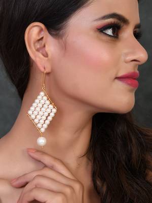 Gold tone pearl dangle western earrings 2