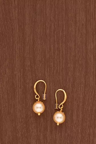 Light gold Swarovski pearls 10mm earrings one gram gold