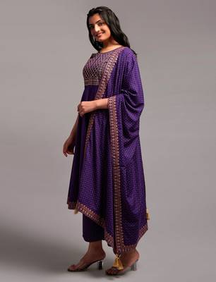 Violate Viscose Embroidered Kurta With Pant 2