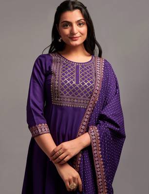 Violate Viscose Embroidered Kurta With Pant 5