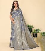 Women'S Grey Faux Banarasi Style Silk Blend Jacquard Woven Golden Zari Butta Saree With Blouse Piece