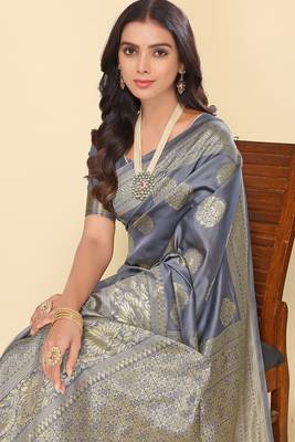 Women'S Grey Faux Banarasi Style Silk Blend Jacquard Woven Golden Zari Butta Saree With Blouse Piece 2