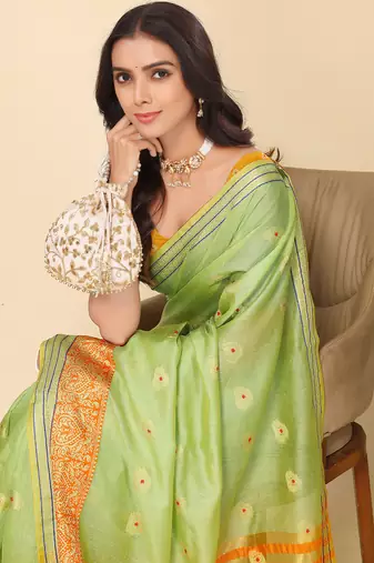 Women'S Green Jacquard Cotton Blend Golden Zari Butta Butti Woven Maheshwari Saree With Blouse Piece