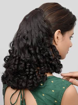 Curly hair extension with hairclip 2