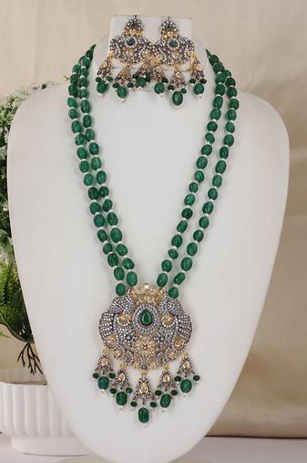 Semi precious beads with victorian pendant set