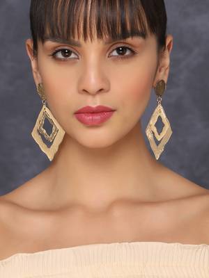 Golden geometric square concentric lines designed drop earring gold plated alloy for girls women 1