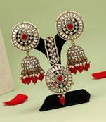 Red color kundan earrings with maang tikka