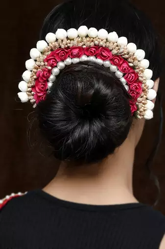 Women red & gold toned embellished hair accessory set