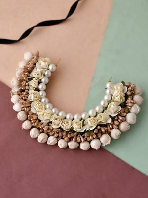 Women cream & gold toned embellished hair accessory set 1