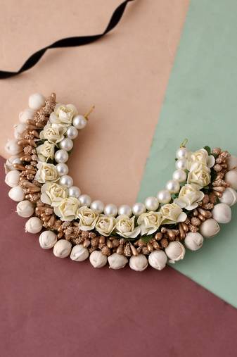 Women cream & gold toned embellished hair accessory set