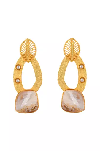 Mother of pearl gold plated earring