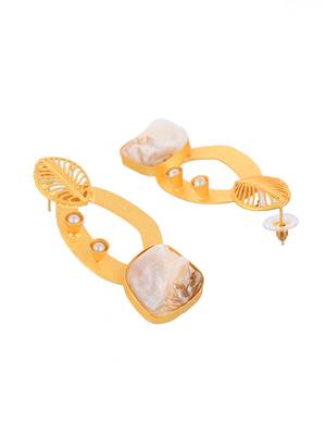 Mother of pearl gold plated earring 3