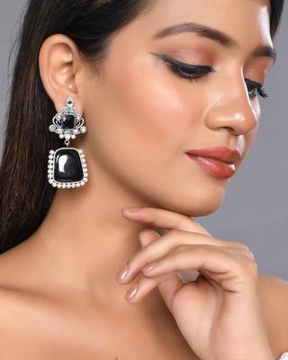 Silver plated pearl black stone drop earring 2