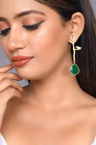 Glod plated green stone drop earring
