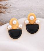 Gold plated pearl stud earring