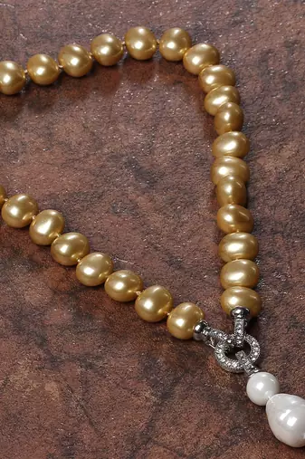 Beautiful egg shape shell pearls necklace set