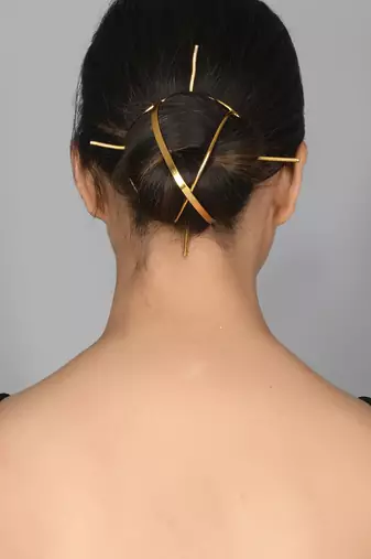 Women gold toned embellished hair accessory