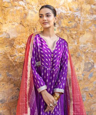 Purple embroidered zari a-line kurta set 3